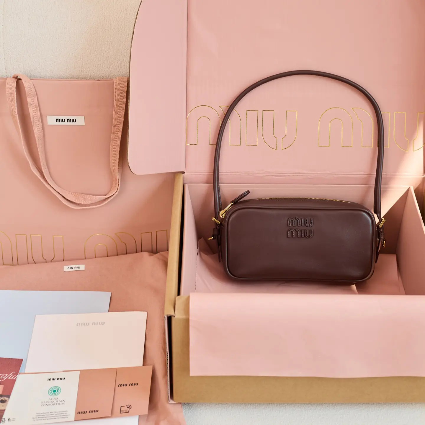 MIUMIU 25FW Leather Pouch - Image 7