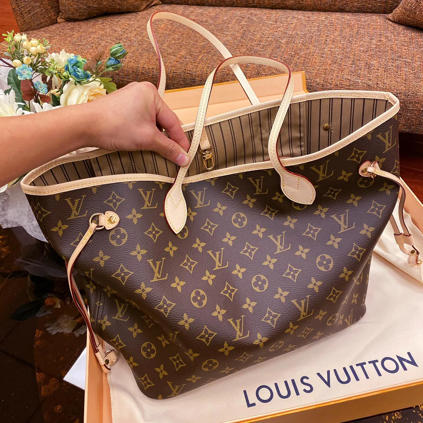 LV Neverfull Shopping Bag - M40995