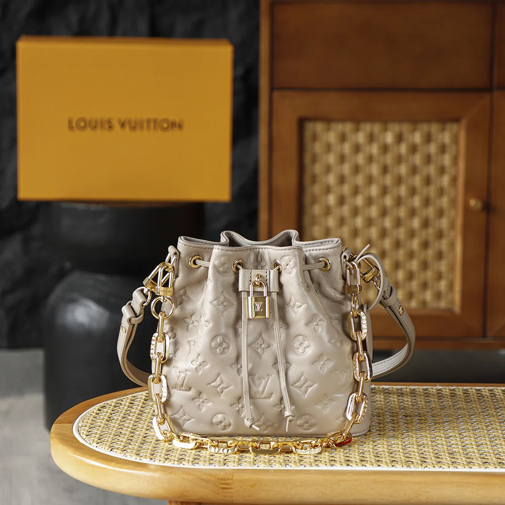 LV BUCKET CUSHION Gloves M26530